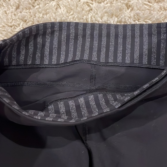 Lululemon CLOSET CLEAN OUT-Leggings size 6 - Picture 2 of 5